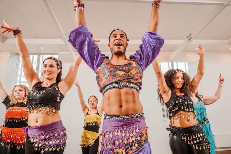 Workshop-Bollywood - Sierlijk dansen in kleurrijke kleding