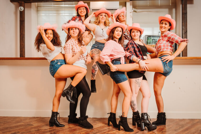 Workshop-Coyote-Ugly - Groepsfoto in Coyote-Ugly style