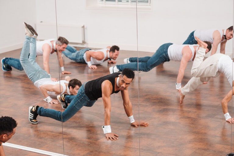 Losse mannen heupen - Mannen dans lol - Soepele mannen moves - Sport mannen - vrijgezellen mannen workshop